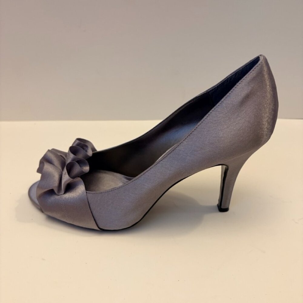Nina Fulvia Women's Light Pewter Satin Ruffle Peep Toe Heels Size US 7.5 M